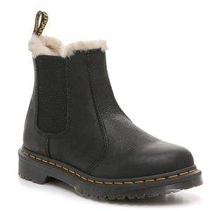Doc Marten 2976 Women’s Faux Fur Chelsea Boots / Black Burnished Wyoming / 9